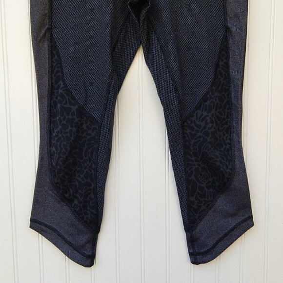 Lululemon Run Around (?) Crop Leggings Size 8 Gray Black Mixed Media Print - Picture 5 of 9